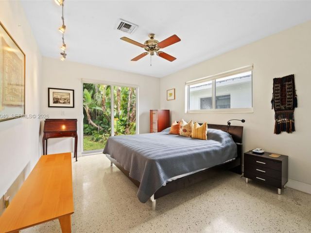 Продажа дома по адресу 8819 Hawthorne Ave - фото 7467032