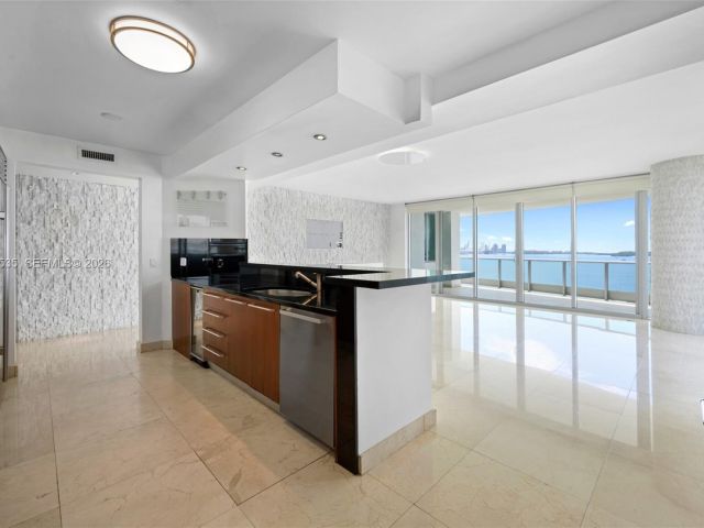 Продажа квартиры #911 - фото 7511698