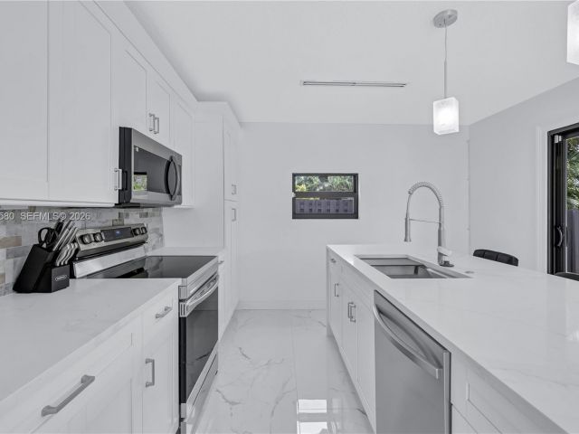 Дом в аренду по адресу 1608 SW 5th Ct - фото 7482886