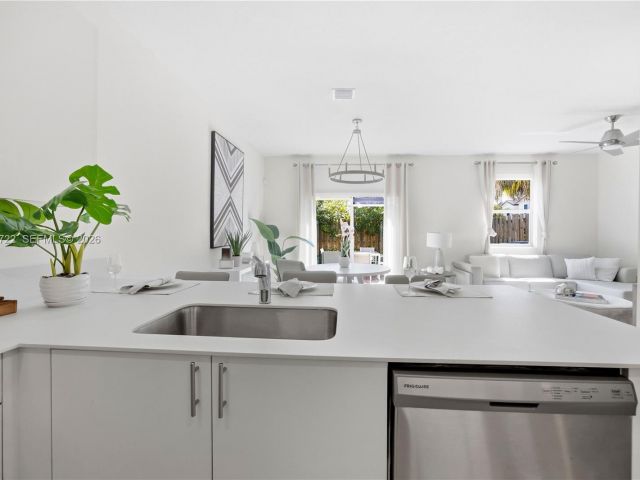 Продажа дома по адресу 13074 SW 233rd Ter - фото 7460329