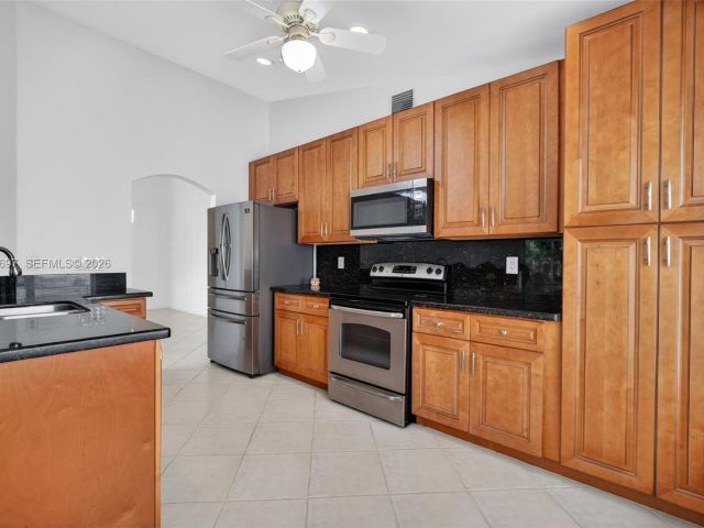 Дом в аренду по адресу 10624 Plainview Cir - фото 7453435