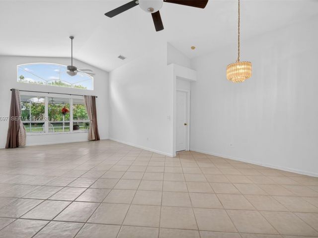 Дом в аренду по адресу 10624 Plainview Cir - фото 7453438