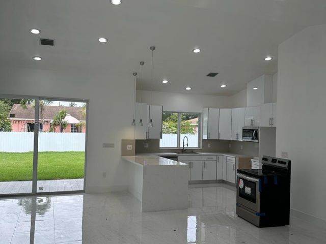 Дом в аренду по адресу 15620 NW 39th Ct 0 - фото 7480138