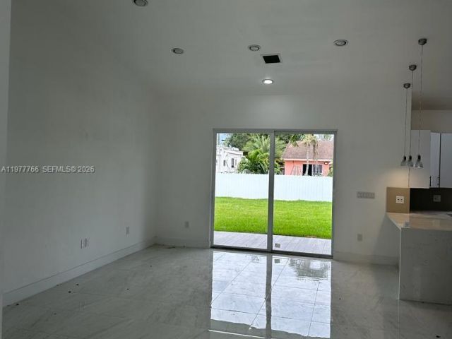 Дом в аренду по адресу 15620 NW 39th Ct 0 - фото 7480139