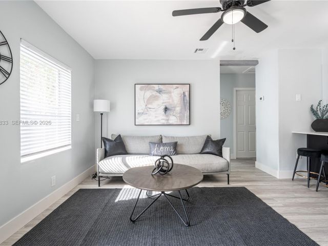 Продажа дома по адресу 1236 NE 16th Ave - фото 7482739