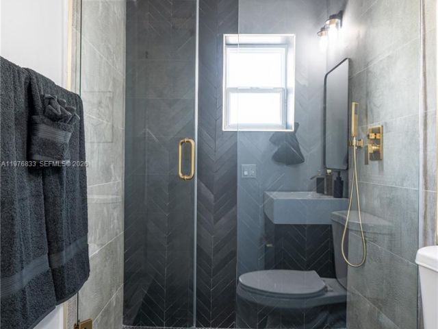 Продажа дома по адресу 1236 NE 16th Ave - фото 7482744