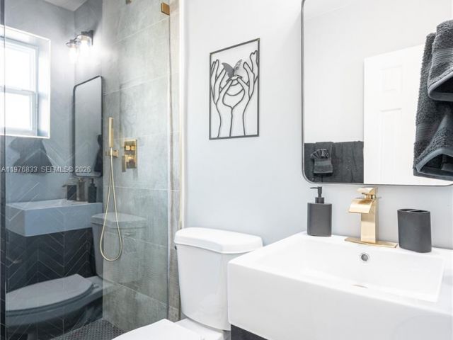 Продажа дома по адресу 1236 NE 16th Ave - фото 7482745