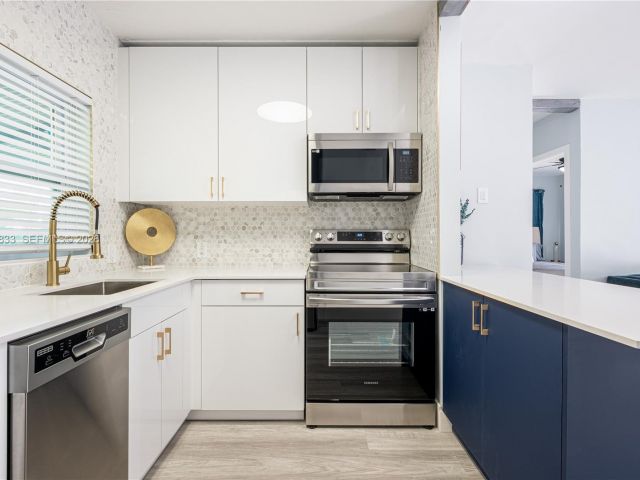 Продажа дома по адресу 1236 NE 16th Ave - фото 7482747