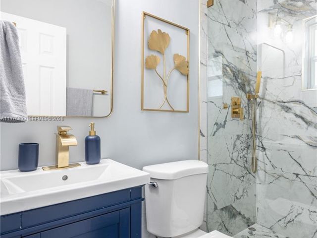 Продажа дома по адресу 1236 NE 16th Ave - фото 7482751