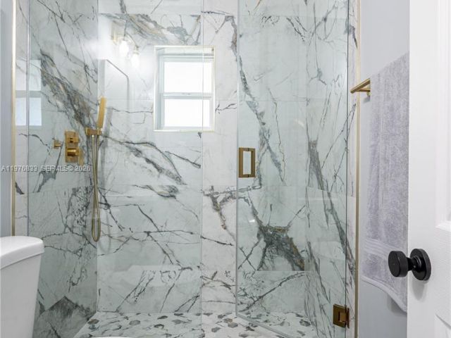 Продажа дома по адресу 1236 NE 16th Ave - фото 7482752