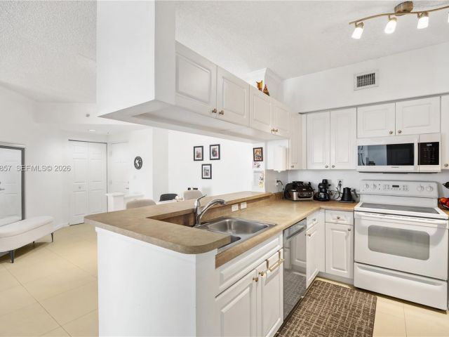 Продажа квартиры #1810 - фото 7512648