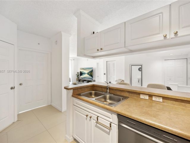 Продажа квартиры #1810 - фото 7512652