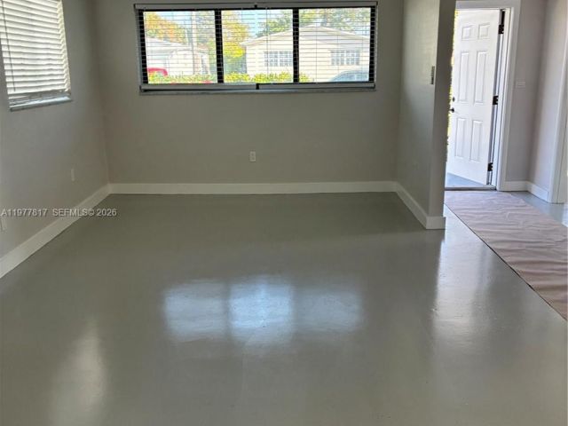 Дом в аренду по адресу 490 NE 170th St - фото 7481107