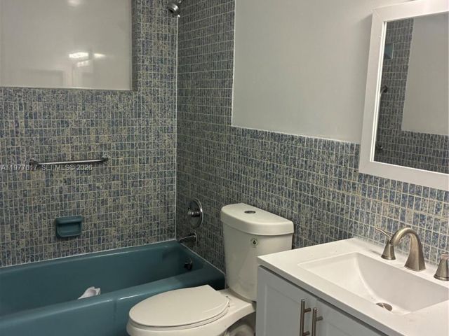 Дом в аренду по адресу 490 NE 170th St - фото 7481109