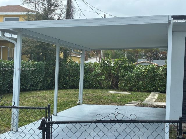 Дом в аренду по адресу 490 NE 170th St - фото 7481113