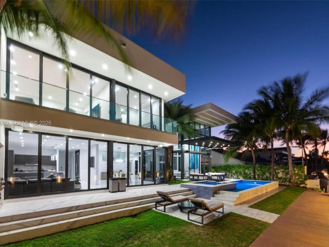 Дом в аренду по адресу 3367 NE 168th St __ - фото 7481116