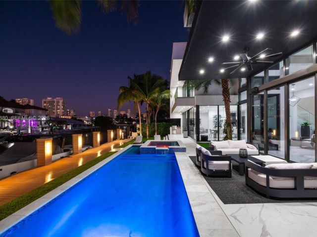 Дом в аренду по адресу 3367 NE 168th St __ - фото 7481117