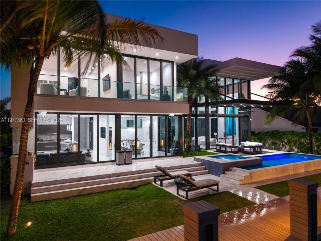 Дом в аренду по адресу 3367 NE 168th St __ - фото 7481119