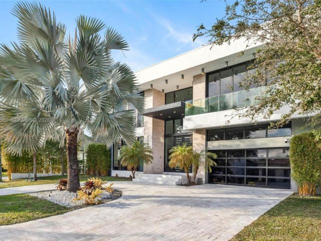 Дом в аренду по адресу 3367 NE 168th St __ - фото 7481120