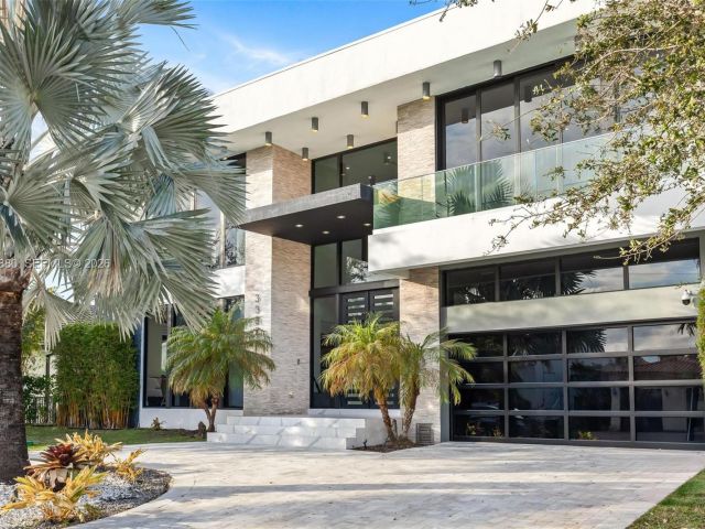 Дом в аренду по адресу 3367 NE 168th St __ - фото 7481121