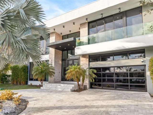 Дом в аренду по адресу 3367 NE 168th St __ - фото 7481122