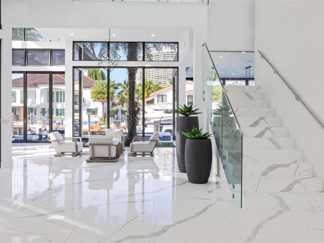 Дом в аренду по адресу 3367 NE 168th St __ - фото 7481124