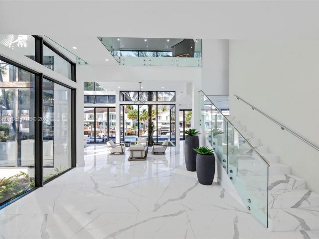 Дом в аренду по адресу 3367 NE 168th St __ - фото 7481126