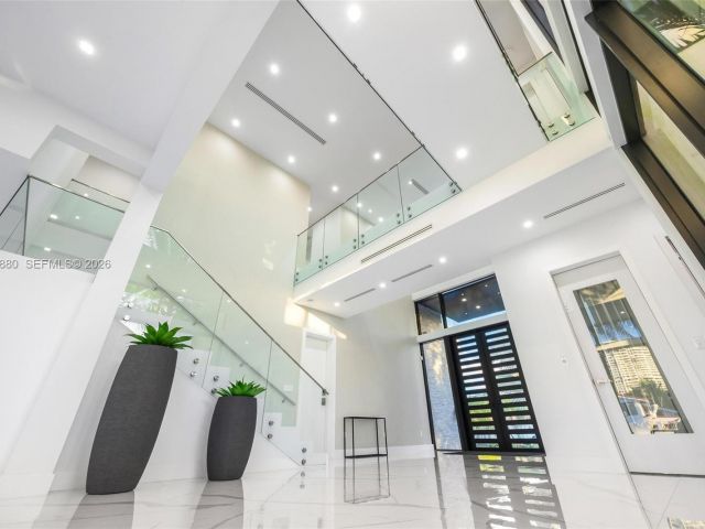 Дом в аренду по адресу 3367 NE 168th St __ - фото 7481128