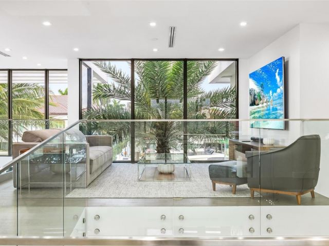 Дом в аренду по адресу 3367 NE 168th St __ - фото 7481129