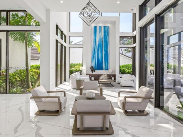 Дом в аренду по адресу 3367 NE 168th St __ - фото 7481132