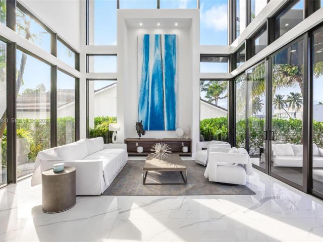 Дом в аренду по адресу 3367 NE 168th St __ - фото 7481135