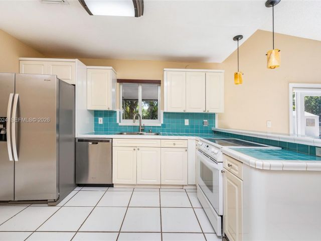 Продажа дома по адресу 12930 SW 190th St - фото 7531497