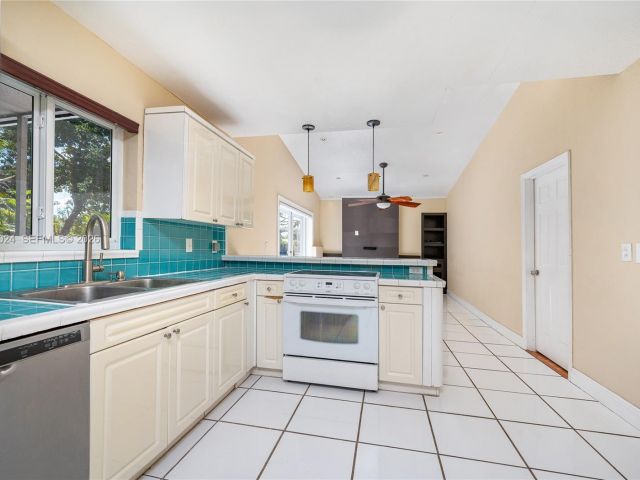 Продажа дома по адресу 12930 SW 190th St - фото 7531498