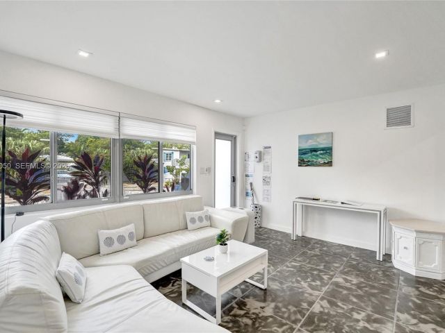 Дом в аренду по адресу 3305 NE 16th Ct - фото 7518285