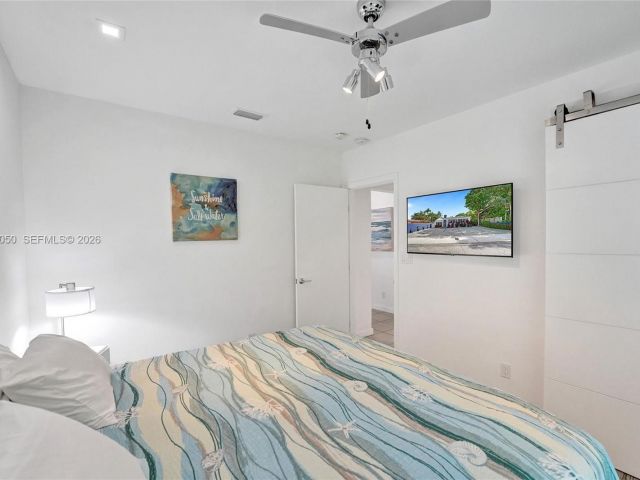 Дом в аренду по адресу 3305 NE 16th Ct - фото 7518289