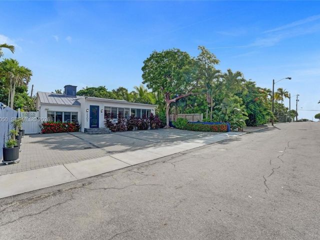 Дом в аренду по адресу 3305 NE 16th Ct - фото 7518290