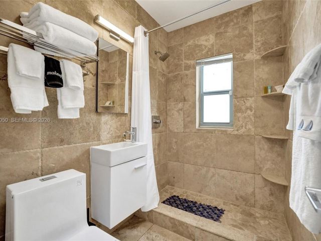 Дом в аренду по адресу 3305 NE 16th Ct - фото 7518292