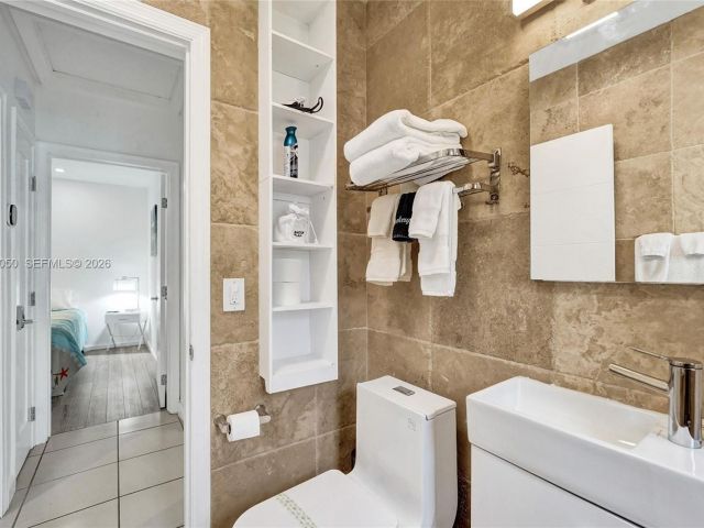 Дом в аренду по адресу 3305 NE 16th Ct - фото 7518293