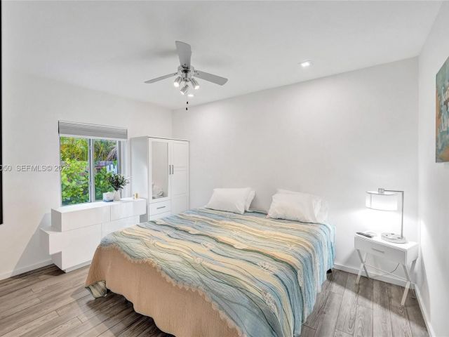 Дом в аренду по адресу 3305 NE 16th Ct - фото 7518298