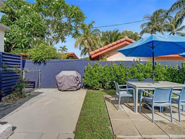 Дом в аренду по адресу 3305 NE 16th Ct - фото 7518303