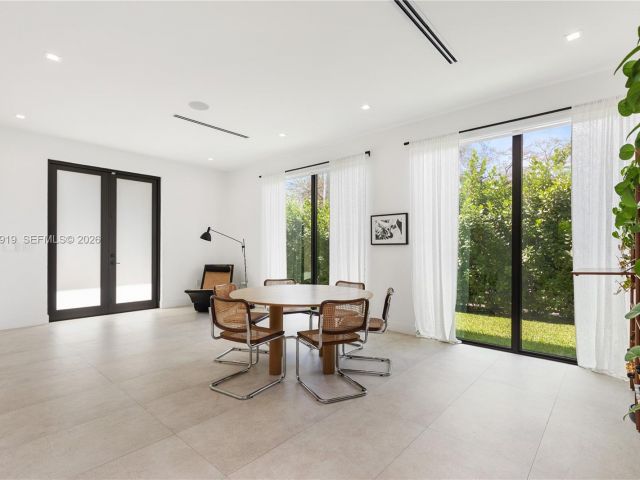 Продажа дома по адресу 2225 SW 18th Ave - фото 7529023