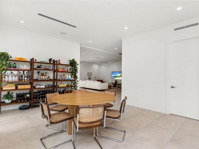 Продажа дома по адресу 2225 SW 18th Ave - фото 7529025