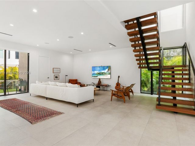 Продажа дома по адресу 2225 SW 18th Ave - фото 7529027