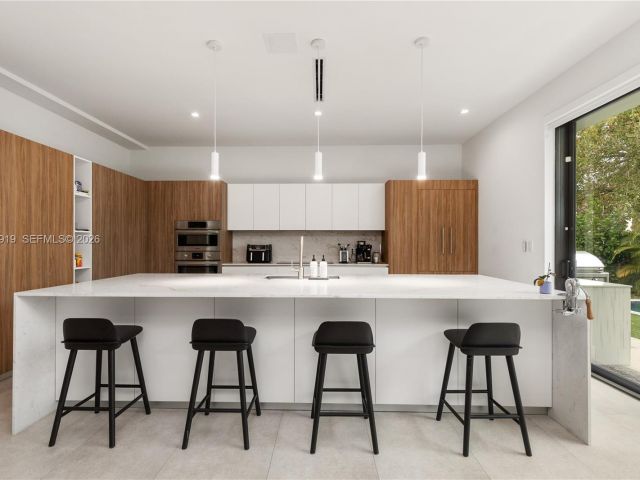 Продажа дома по адресу 2225 SW 18th Ave - фото 7529031