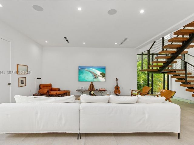 Продажа дома по адресу 2225 SW 18th Ave - фото 7529034