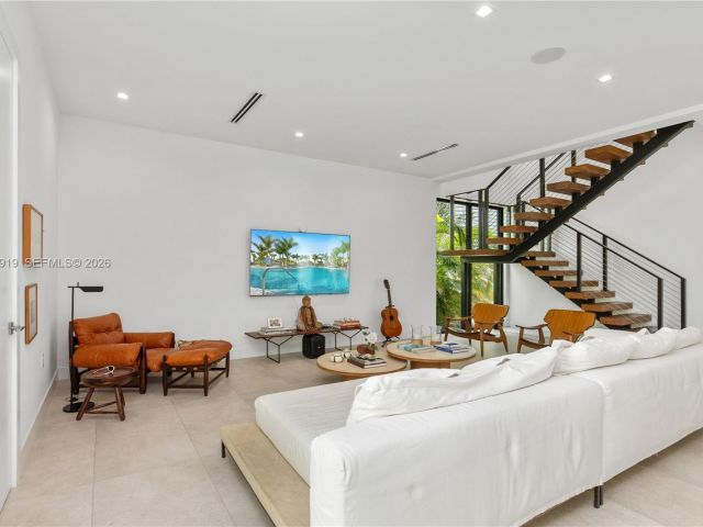 Продажа дома по адресу 2225 SW 18th Ave - фото 7529035