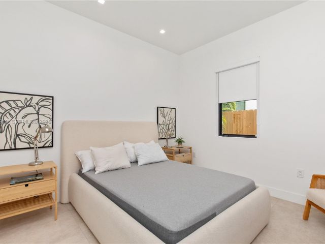 Продажа дома по адресу 2225 SW 18th Ave - фото 7529037