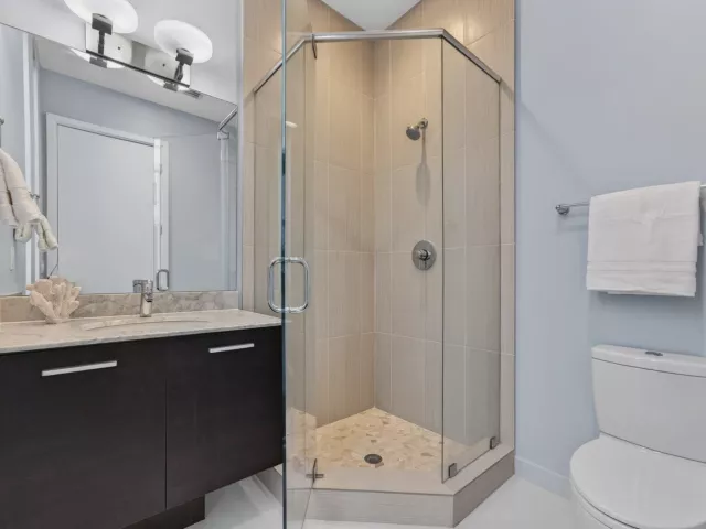 Продажа дома по адресу 2743 NE 1st Street - фото 9269603
