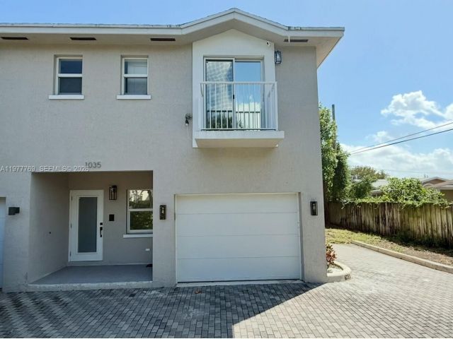 Продажа дома по адресу 1035 NW 2nd Ave - фото 7483150