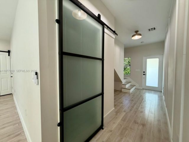 Продажа дома по адресу 1035 NW 2nd Ave - фото 7483163